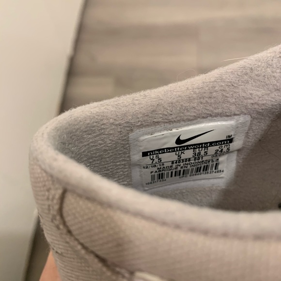 Women’s canvas Nike shoes - Picture 6 of 6